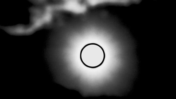 麥生田兵吾さんの作品《光源》キャプチャ画像